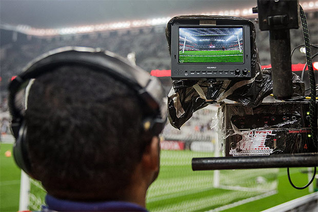 Câmera de transmissão durante jogo entre Corinthians e Independiente Santa Fe, da Colombia, valido pela fase de grupos da Copa Libertadores da America, no Itaquerão