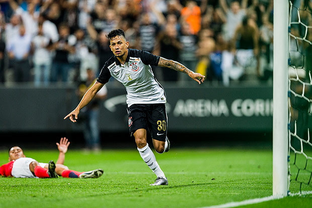 Lucca comemora gol contra o Cerro Porteo, na Arena Corinthians, nesta quarta (16)