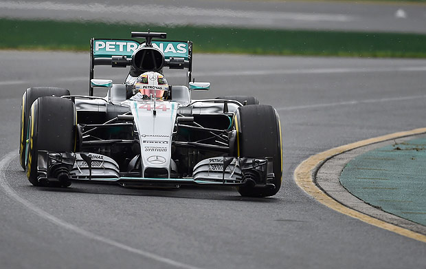 Mercedes AMG Petronas F1 Team's British driver Lewis Hamilton takes a corner during the opening practice session of the Formula One Australian Grand Prix in Melbourne on March 18, 2016. / AFP PHOTO / SAEED KHAN