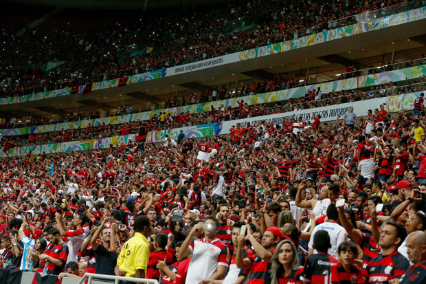 Torcida do Flamengo em jogo no estdio Man Garrincha, em Braslia