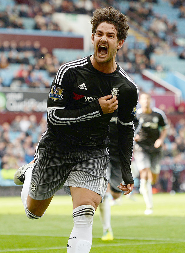 Pato vibra muito ao marcar seu primeiro gol pelo Chelsea 