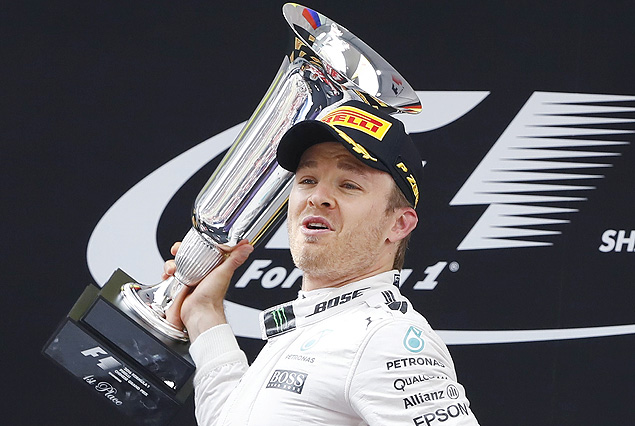 O alemo Nico Rosberg, da Mercedes, comemora vitria na China