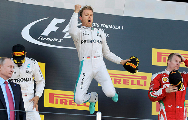 O alemo Nico Rosberg (c) comemora vitria no GP da Rssia