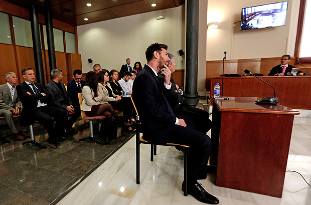 Messi durante audincia no tribunal em Barcelona