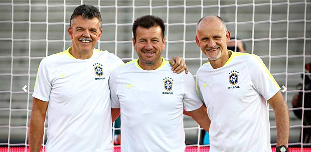Gilmar Rinaldi, Dunga e Taffarel conversam no gol que o Brasil conquistou o tetra nos pnaltis