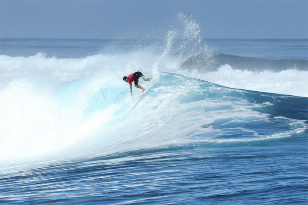 Mineirinho durante a etapa de Fiji do Mundial de surfe