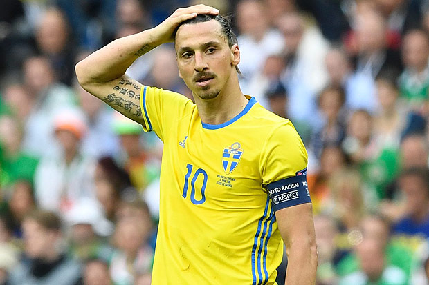 Sweden's forward Zlatan Ibrahimovic gestures during the Euro 2016 group E football match between Ireland and Sweden at the Stade de France stadium in Saint-Denis, near Paris, on June 13, 2016. / AFP PHOTO / JONATHAN NACKSTRAND
