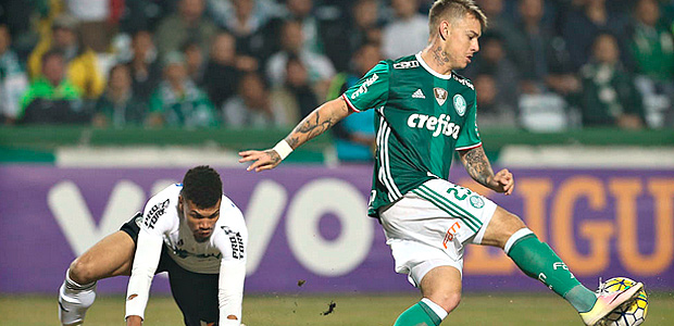 Rger Guedes marca o primeiro gol do Palmeiras contra o Coritiba