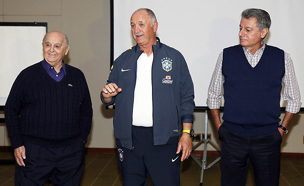 Rubens Minelli ( dir.), Felipo (ao centro), e Candinho, durante palestra aos jogadoresda seleo brasileira antes da Copa, em 2014