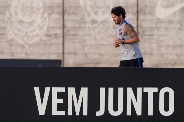Alexandre Pato se reapresentou hoje no CT do Corinthians