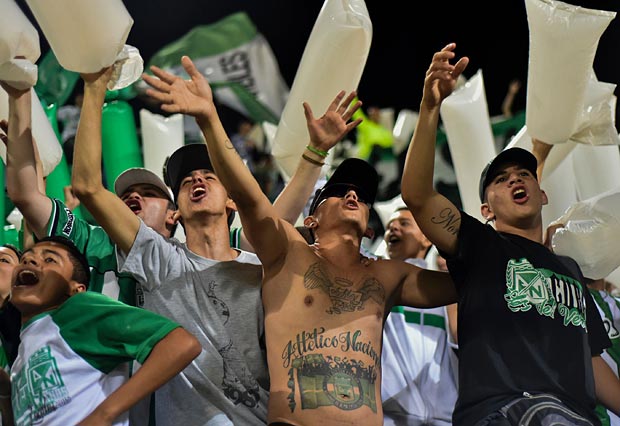 Colombia's Atletico Nacional supporters cheer for their team during the Copa Libertadores 2016 football match against ARgentina's Rosario Central at the Atanasio Girardot stadium in Medellin, Colombia on May 19, 2016. / AFP PHOTO / LUIS ACOSTA ORG XMIT: 525