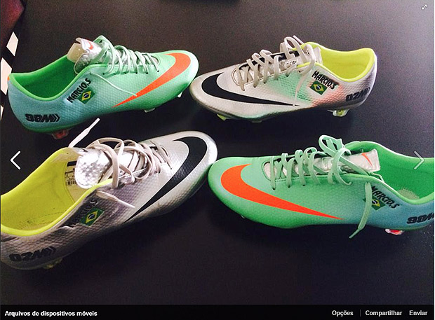 Márcio Souza tem chuteiras da Nike personalizadas com seu nome, "Márcio S."
