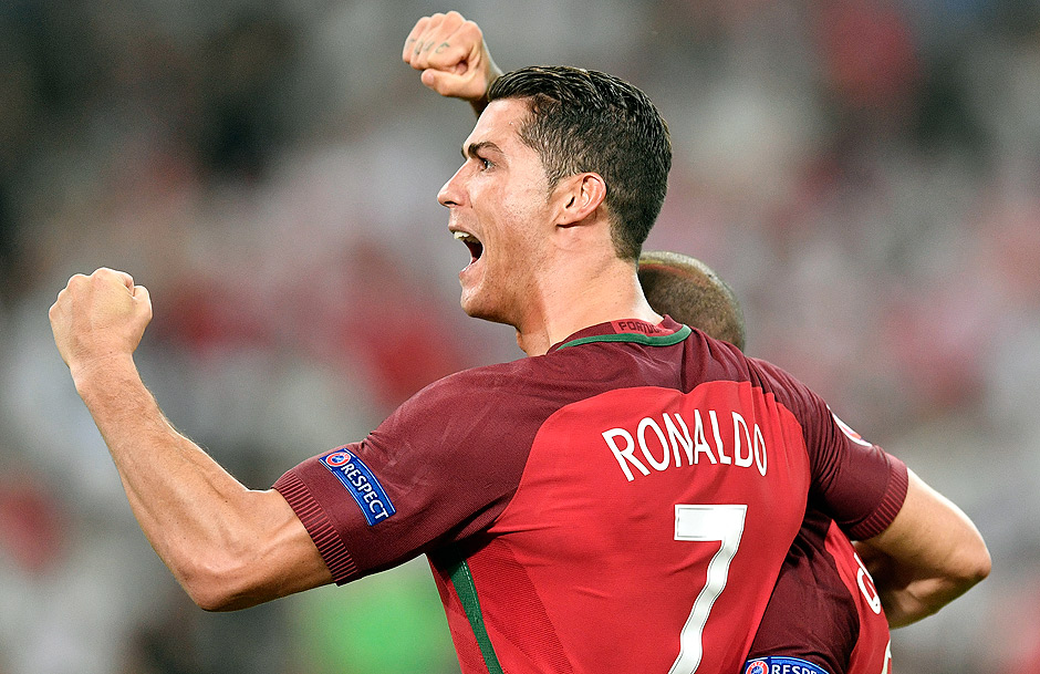 Cristiano Ronaldo celebra vitria sobre a Polnia
