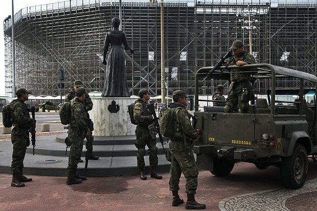 Brazilian soldiers guard the Olympic beach volleyball arena in Rio de Janeiro, July 29, 2016. Jihadists calling for mayhem at the Summer Olympics — and Brazil’s relative inexperience in grappling with terrorism — has led to a sense of urgency in Rio. American officials have been training Brazilian antiterrorism units on chemical and biological attacks. (Lalo de Almeida/The New York Times)