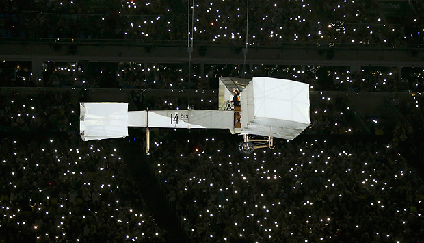 2016 Rio Olympics - Opening ceremony - Maracana - Rio de Janeiro, Brazil - 05/08/2016. A performer takes part in the opening ceremony. REUTERS/Issei Kato FOR EDITORIAL USE ONLY. NOT FOR SALE FOR MARKETING OR ADVERTISING CAMPAIGNS. ORG XMIT: OLYDH110