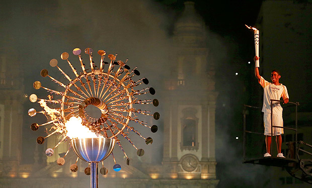 2016 Rio Olympics - Opening ceremony - Rio de Janeiro, Brazil - 05/08/2016. The Olympic cauldron is lit by Jorge Alderto de Oliveira Gomes in front of the Candelaria church in central Rio de Janeiro. REUTERS/Marcos Brindicci FOR EDITORIAL USE ONLY. NOT FOR SALE FOR MARKETING OR ADVERTISING CAMPAIGNS. ORG XMIT: OLY706