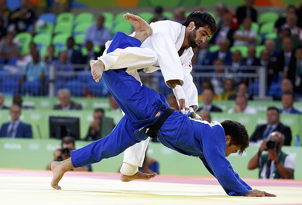 Russo (kimono branco) venceu a categoria at 60kg, em que o brasileiro Felipe Kitadai era favorito