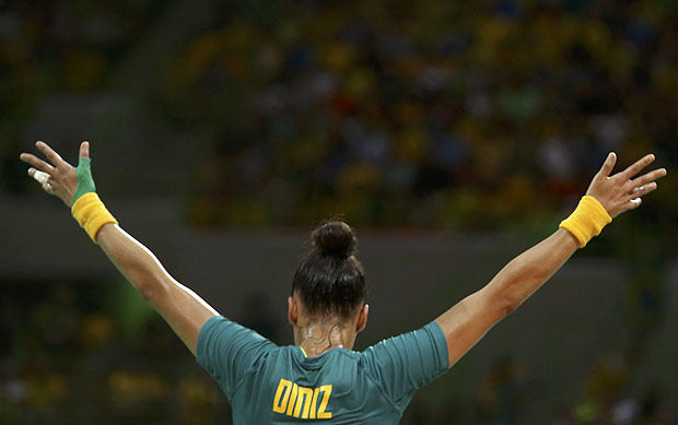 Fabiana Diniz, do handebol brasileiro na vitria sobre a Romnia pela Rio-2016