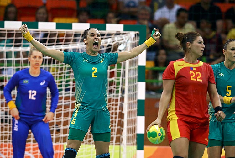 Fabiana Diniz comemora a vitória do Brasil por 26 a 13 sobre a Romênia, nesta segunda (8), na Arena do Futuro, no Rio