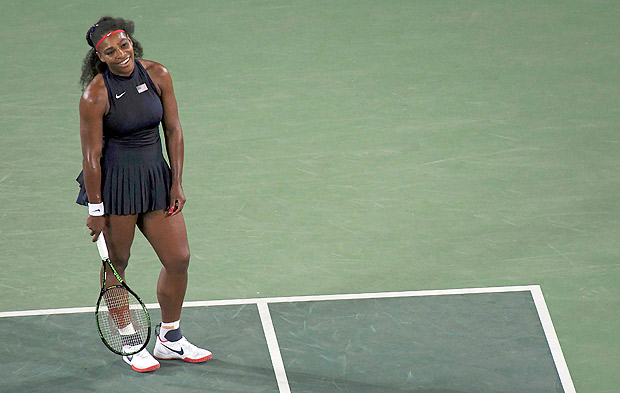 Depois de decepo nas duplas, Serena avana no torneio de simples