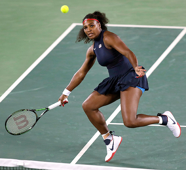Serena Williams supera francesa Alize Cornet no primeiro set