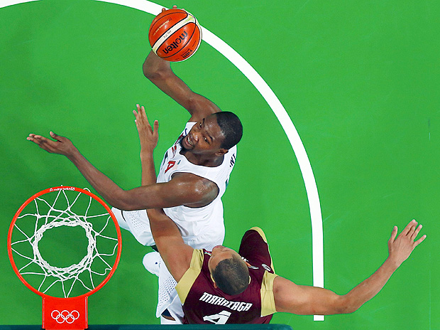 2016 Rio Olympics - Basketball - Preliminary - Men's Preliminary Round Group A USA v Venezuela - Carioca Arena 1 - Rio de Janeiro, Brazil - 08/08/2016. Kevin Durant (USA) of the USA shoots over Miguel Marriaga (VEN) of Venezuela. REUTERS/Jim Young FOR EDITORIAL USE ONLY. NOT FOR SALE FOR MARKETING OR ADVERTISING CAMPAIGNS. ORG XMIT: MJB62