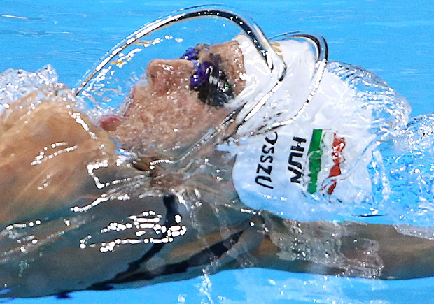 2016 Rio Olympics - Swimming - Final - Women's 100m Backstroke Final - Olympic Aquatics Stadium - Rio de Janeiro, Brazil - 08/08/2016. Katinka Hosszu (HUN) of Hungary competes. REUTERS/Marcos Brindicci TPX IMAGES OF THE DAY FOR EDITORIAL USE ONLY. NOT FOR SALE FOR MARKETING OR ADVERTISING CAMPAIGNS. ORG XMIT: OLYCN120