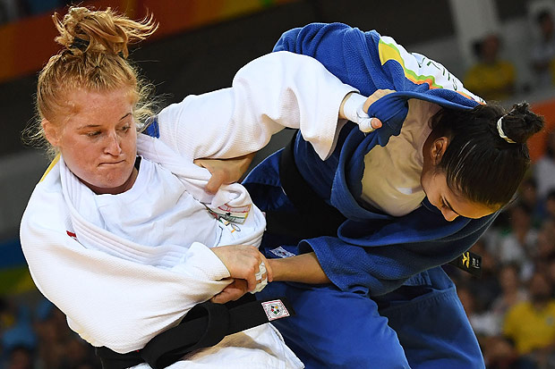 Ghana's Szandra Szogedi (white) competes with Brazil's Mariana Silva during their women's -63kg judo contest match of the Rio 2016 Olympic Games in Rio de Janeiro on August 9, 2016. / AFP PHOTO / Toshifumi KITAMURA