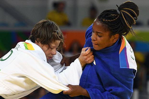 Slovenia's Tina Trstenjak (white) competes with Italy's Edwige Gwend during their women's -63kg judo contest match of the Rio 2016 Olympic Games in Rio de Janeiro on August 9, 2016. / AFP PHOTO / Toshifumi KITAMURA