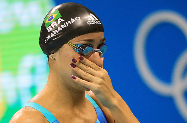 Joanna Maranho aps disputar a prova dos 200 m borboleta