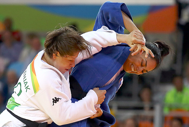 2016 Rio Olympics - Judo - Semifinal - Women -63 kg Semifinal Contests - Carioca Arena 2 - Rio de Janeiro, Brazil - 09/08/2016. Tina Trstenjak (SLO) of Slovenia and Mariana Silva (BRA) of Brazil compete. REUTERS/Kai Pfaffenbach FOR EDITORIAL USE ONLY. NOT FOR SALE FOR MARKETING OR ADVERTISING CAMPAIGNS. ORG XMIT: ALP87
