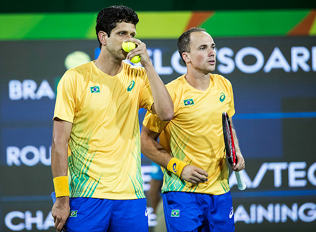 Marcelo Melo e Bruno Soares durante a partida contra a dupla da Romnia