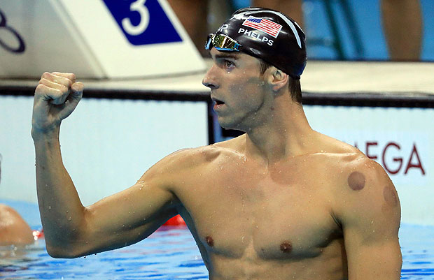 Phelps celebra a medalha de ouro nos 200 m borboleta