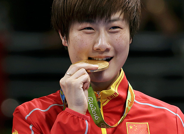 Ding Ning com a medalha de ouro