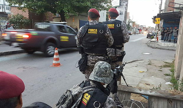 Militares participaram de ocupao da favela Vila do Joo aps agente ser baleado