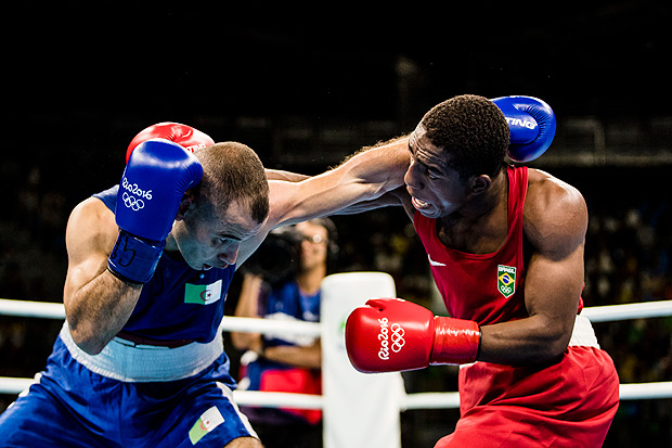 A boxeador brasileiro Joedison Teixeira ganhou sua luta e foi para as oitavas de final do boxe