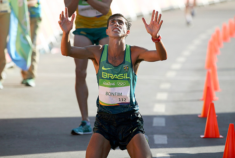 Caio Bonfim comemora resultado na marcha atltica na Rio-2016