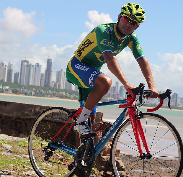 Kleber Ramos, ciclista da seleo brasileira na prova de estrada