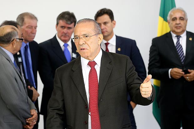 Eliseu Padilha (centro), ministro-chefe da Casa Civil