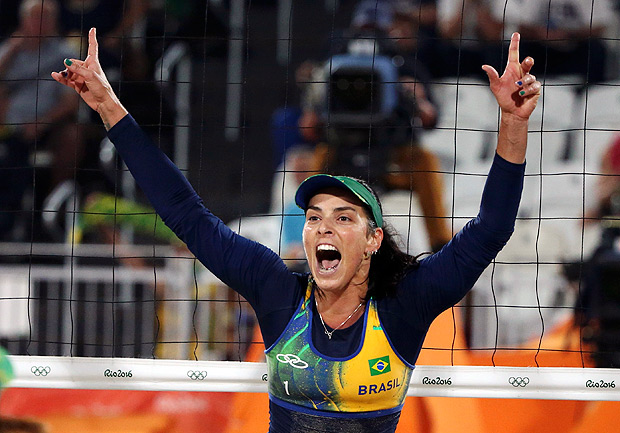 2016 Rio Olympics - Beach Volleyball - Women's Quarterfinal - Beach Volleyball Arena - Rio de Janeiro, Brazil - 14/08/2016. Agatha Bednarczuk (BRA) of Brazil celebrates. REUTERS/Adrees Latif (BRAZIL - Tags: SPORT OLYMPICS SPORT VOLLEYBALL SCIENCE TECHNOLOGY) FOR EDITORIAL USE ONLY. NOT FOR SALE FOR MARKETING OR ADVERTISING CAMPAIGNS. ORG XMIT: SIN161