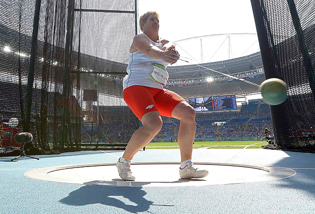2016 Rio Olympics - Athletics - Final - Women's Hammer Throw Final - Olympic Stadium - Rio de Janeiro, Brazil - 15/08/2016. Anita Wlodarczyk (POL) of Poland competes. REUTERS/Phil Noble FOR EDITORIAL USE ONLY. NOT FOR SALE FOR MARKETING OR ADVERTISING CAMPAIGNS. ORG XMIT: OLYN3006