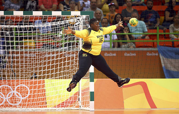 2016 Rio Olympics - Handball - Preliminary - Women's Preliminary Group A Romania v Angola - Future Arena - Rio de Janeiro, Brazil - 06/08/2016.Goalkeeper Teresa Almeida (ANG) of Angola saves. REUTERS/Marko Djurica TPX IMAGES OF THE DAY FOR EDITORIAL USE ONLY. NOT FOR SALE FOR MARKETING OR ADVERTISING CAMPAIGNS. ORG XMIT: PAC186