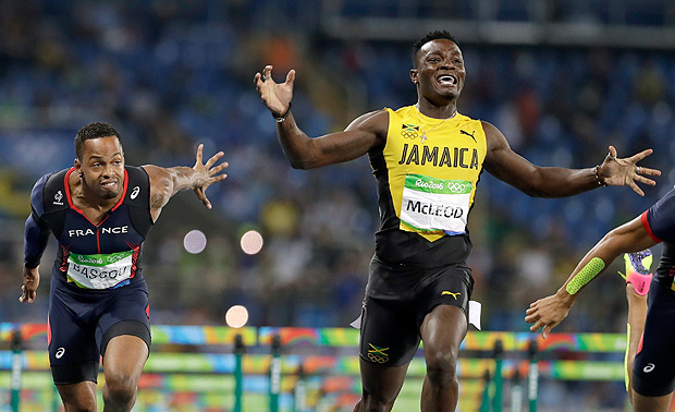 McLeod comemora o primeiro ouro da Jamaica nos 110 m com barreiras
