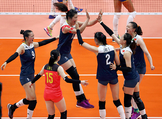 2016 Rio Olympics - Volleyball Women's Quarterfinals - Brazil v China - Maracanazinho - Rio de Janeiro, Brazil - 16/08/2016. Zhang Changning (CHN) of China, Lin Li (CHN) of China, Xu Yunli (CHN) of China and Zhu Ting (CHN) of China react. REUTERS/Yves Herman FOR EDITORIAL USE ONLY. NOT FOR SALE FOR MARKETING OR ADVERTISING CAMPAIGNS. ORG XMIT: OLYN3471