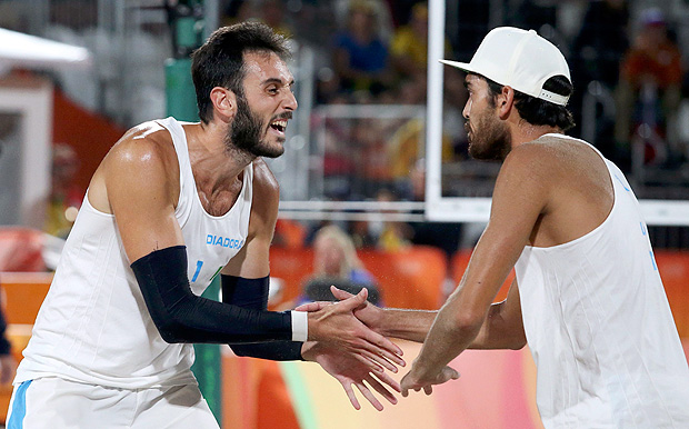 2016 Rio Olympics - Beach Volleyball - Men's Semifinal - Italy v Russia - Beach Volleyball Arena - Rio de Janeiro, Brazil - 16/08/2016. Paolo Nicolai (ITA) of Italy and Daniele Lupo (ITA) of Italy celebrate during the match. REUTERS/Adrees Latif FOR EDITORIAL USE ONLY. NOT FOR SALE FOR MARKETING OR ADVERTISING CAMPAIGNS. ORG XMIT: YLE1124