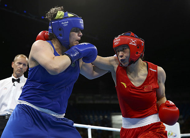 Andreia Bandeira enfrenta chinesa no boxe