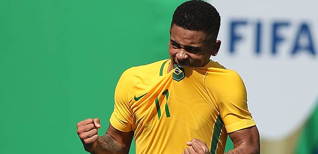 (160817) -- RIO DE JANEIRO, Aug. 17, 2016 (Xinhua) -- Brazil's Jesus Gabriel celebrates during the men's football semifinal between Brazil and Honduras at the 2016 Rio Olympic Games in Rio de Janeiro, Brazil, on Aug. 17, 2016. Brazil won the match with 6:0. (Xinhua/Cao Can)(dh)