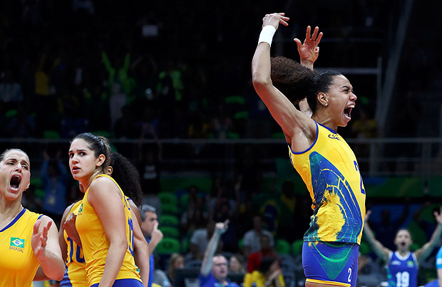2016 Rio Olympics - Volleyball Women's Quarterfinals - Brazil v China - Maracanazinho - Rio de Janeiro, Brazil - 16/08/2016. Juciely Barreto (BRA) of Brazil reacts. REUTERS/Yves Herman FOR EDITORIAL USE ONLY. NOT FOR SALE FOR MARKETING OR ADVERTISING CAMPAIGNS. ORG XMIT: OLYN3516