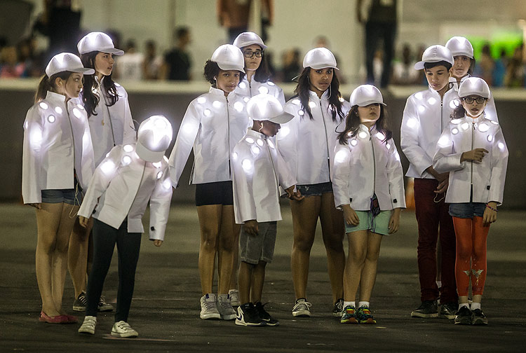 Crianas durante execuo do hino nacional no ensaio de encerramento dos Jogos Olmpicos do Rio