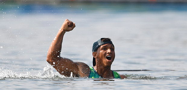 Brazil's Isaquias Queiroz Dos Santos celebrates by jumping in the water after the Men's Canoe Single (C1) 200m final at the Lagoa Stadium during the Rio 2016 Olympic Games in Rio de Janeiro on August 18, 2016. / AFP PHOTO / Damien MEYER